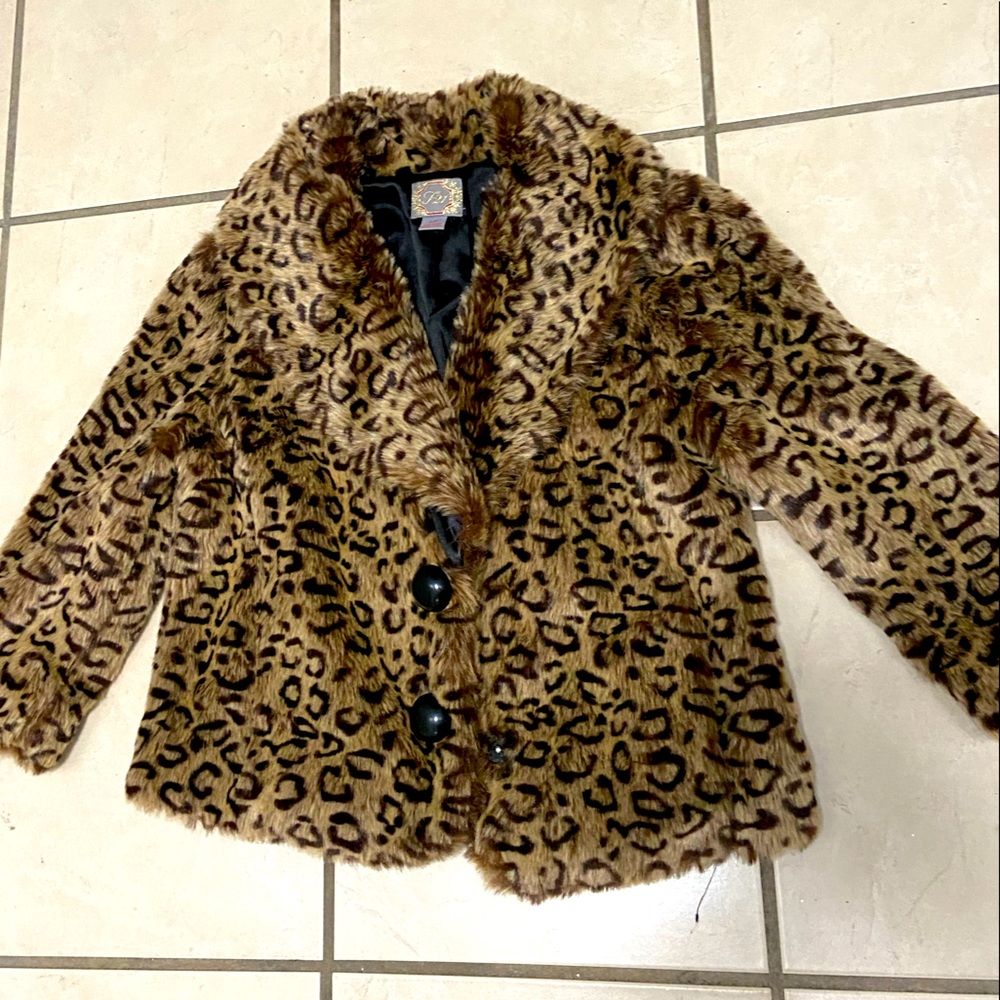 Beautiful coat ❤️ animal print! Is elegant !!